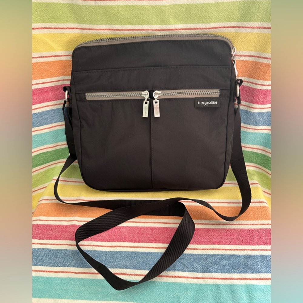 Baggallini Black Crossbody Comrade Bag